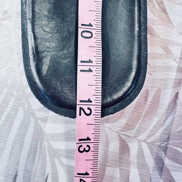 Tommy Bahama Sandals - Picture 5 of 12